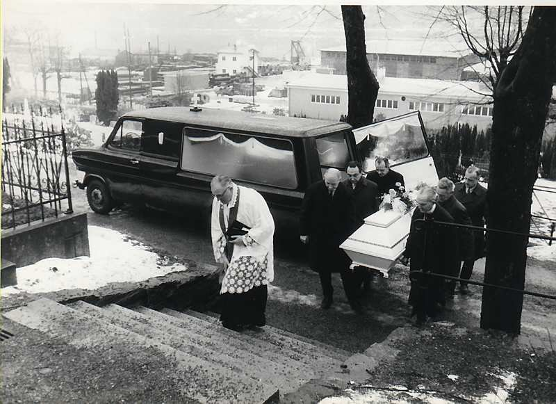 Funeral por la mujer en febrero de 1970. BA
